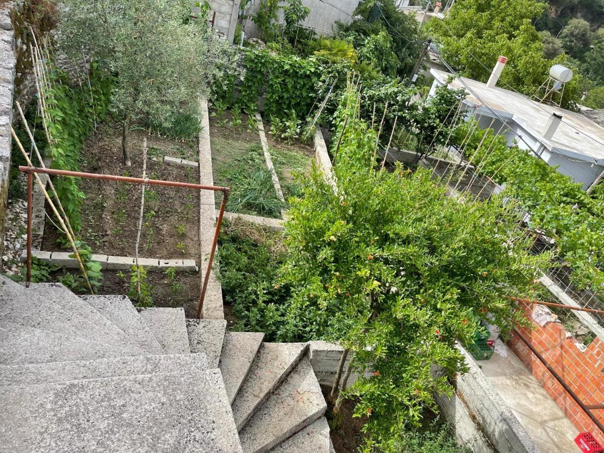 Leka Guesthouse Gjirokastër Exterior foto
