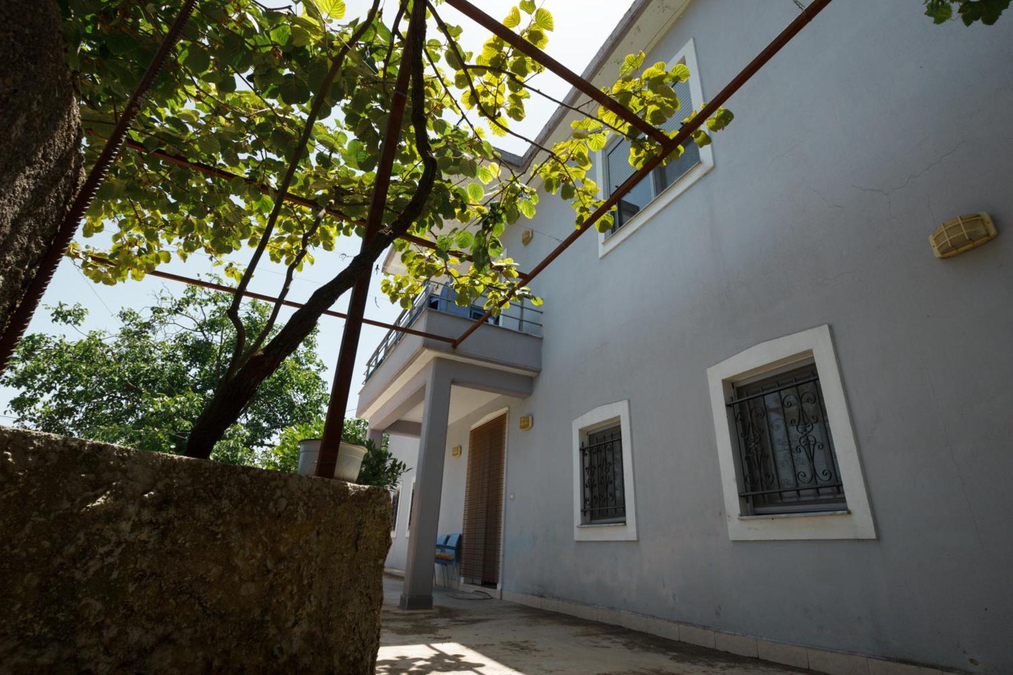 Leka Guesthouse Gjirokastër Exterior foto