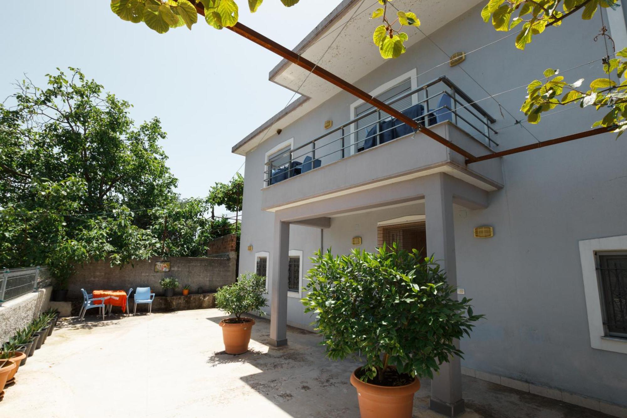 Leka Guesthouse Gjirokastër Exterior foto